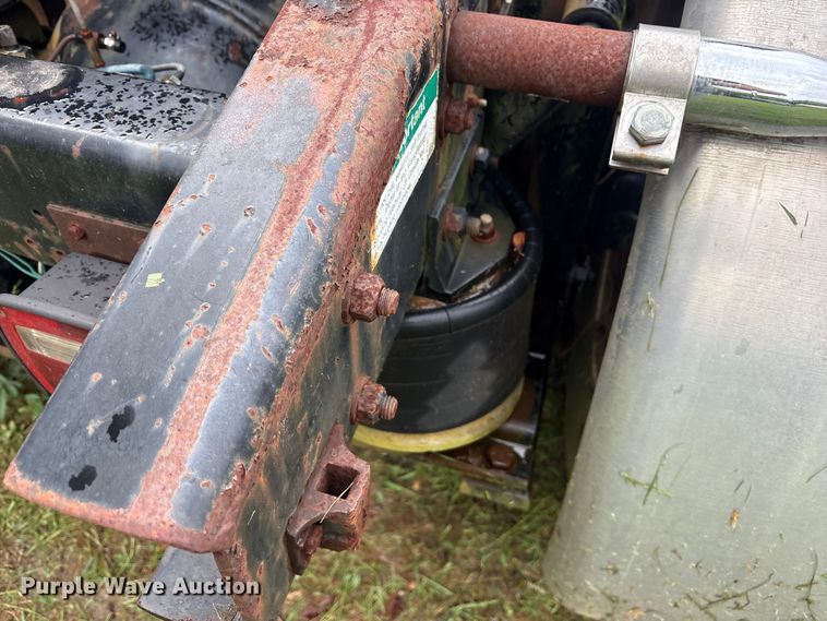 image for item ET7061 1998 Freightliner FLD semi truck