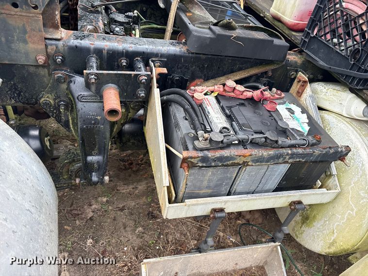 image for item ET7061 1998 Freightliner FLD semi truck