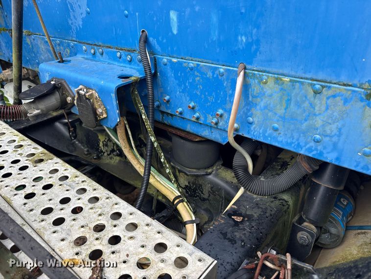 image for item ET7061 1998 Freightliner FLD semi truck