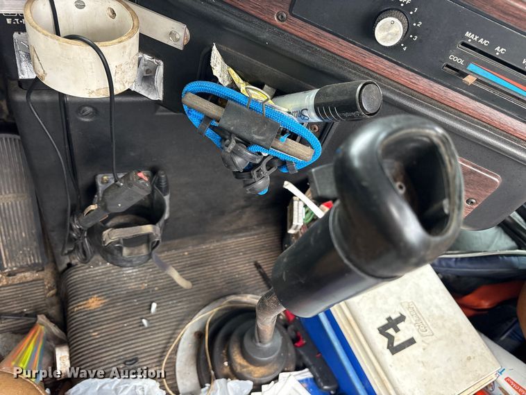 image for item ET7061 1998 Freightliner FLD semi truck