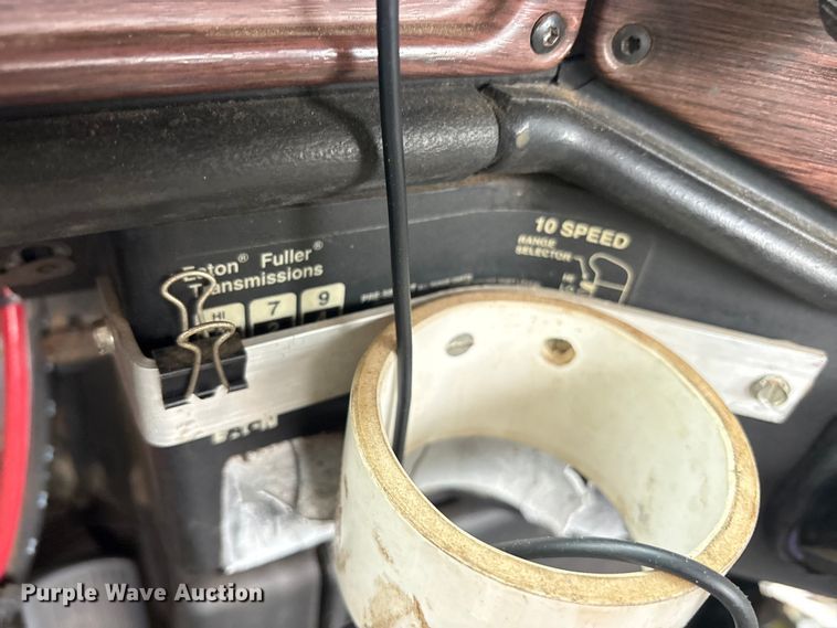 image for item ET7061 1998 Freightliner FLD semi truck