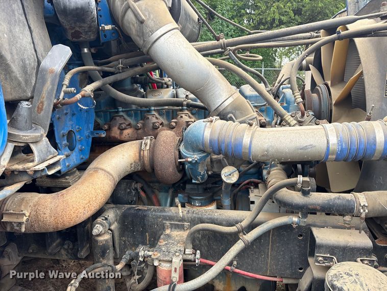 image for item ET7061 1998 Freightliner FLD semi truck