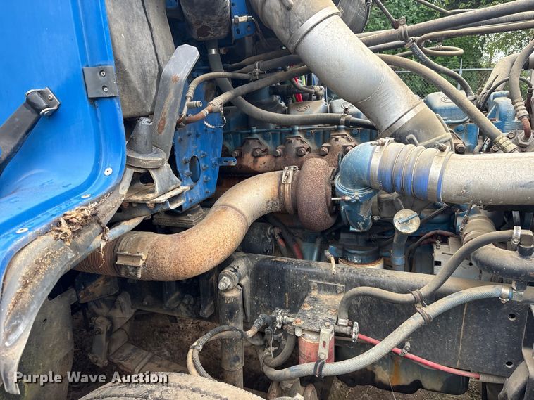 image for item ET7061 1998 Freightliner FLD semi truck