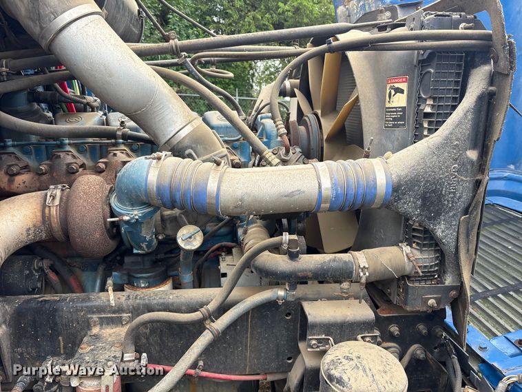 image for item ET7061 1998 Freightliner FLD semi truck