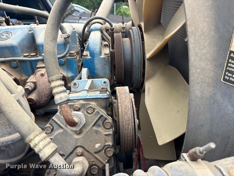 image for item ET7061 1998 Freightliner FLD semi truck