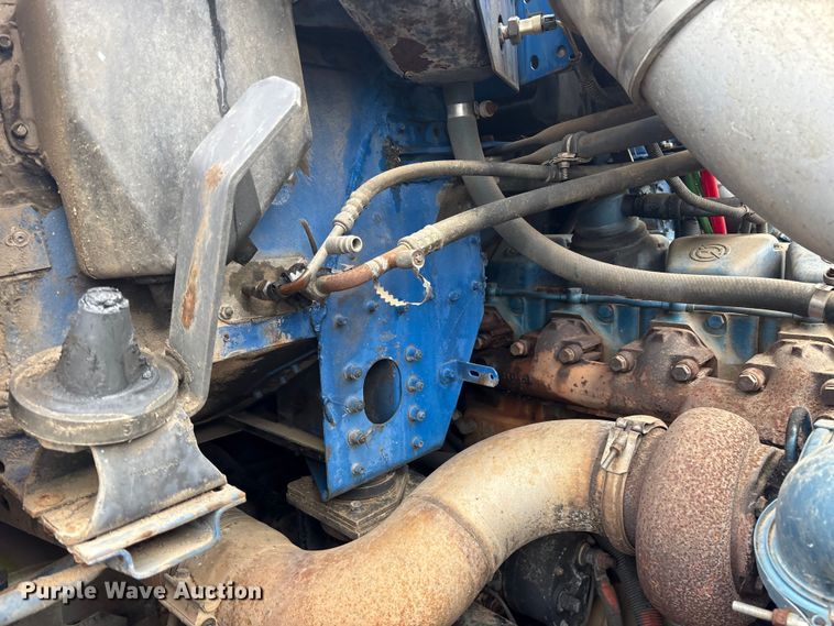 image for item ET7061 1998 Freightliner FLD semi truck