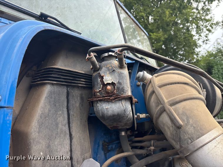 image for item ET7061 1998 Freightliner FLD semi truck