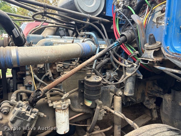 image for item ET7061 1998 Freightliner FLD semi truck