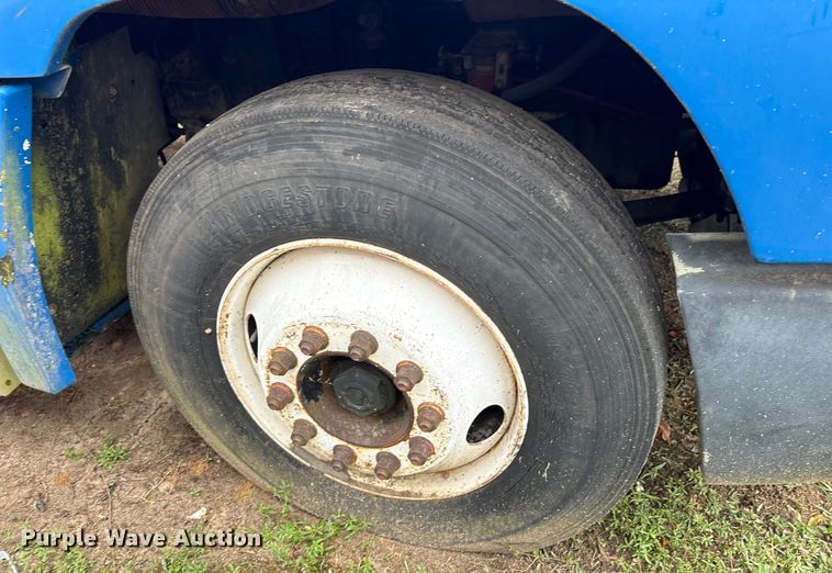 image for item ET7061 1998 Freightliner FLD semi truck