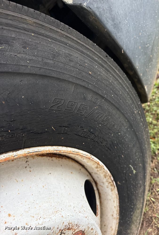 image for item ET7061 1998 Freightliner FLD semi truck