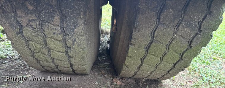 image for item ET7061 1998 Freightliner FLD semi truck