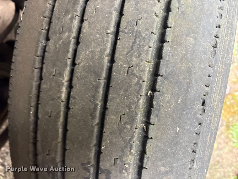 image for item ET7061 1998 Freightliner FLD semi truck