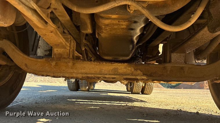 image for item ET7274 2012 International DF697 semi truck