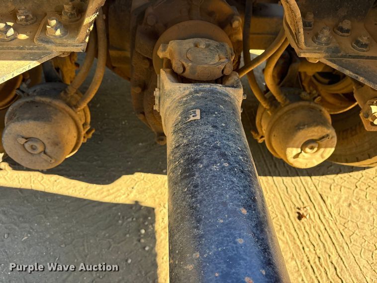 image for item ET7274 2012 International DF697 semi truck