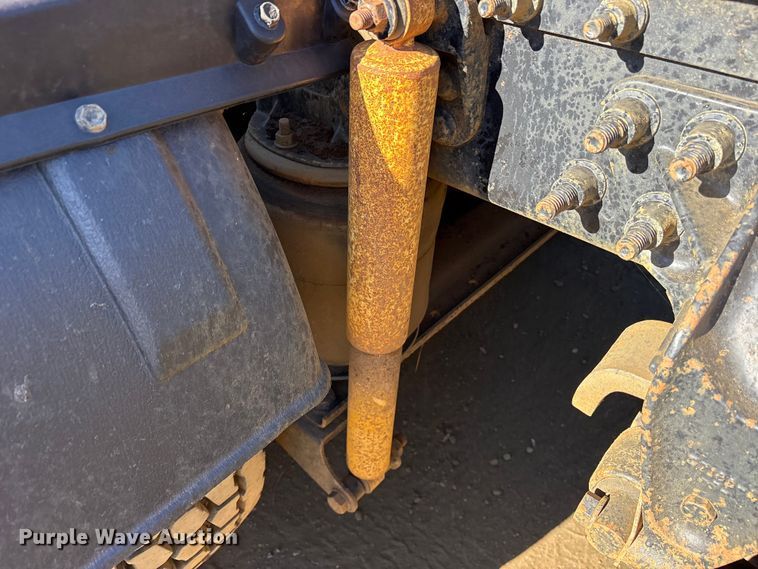 image for item ET7274 2012 International DF697 semi truck