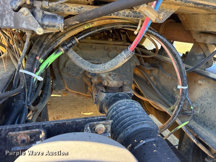 image for item ET7274 2012 International DF697 semi truck