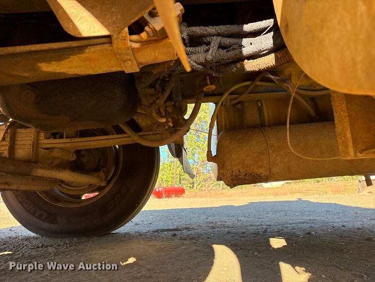 image for item ET7274 2012 International DF697 semi truck