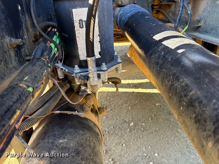 image for item ET7274 2012 International DF697 semi truck