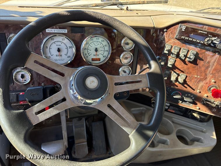 image for item ET7274 2012 International DF697 semi truck