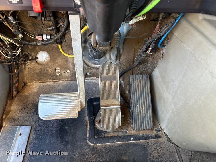 image for item ET7274 2012 International DF697 semi truck