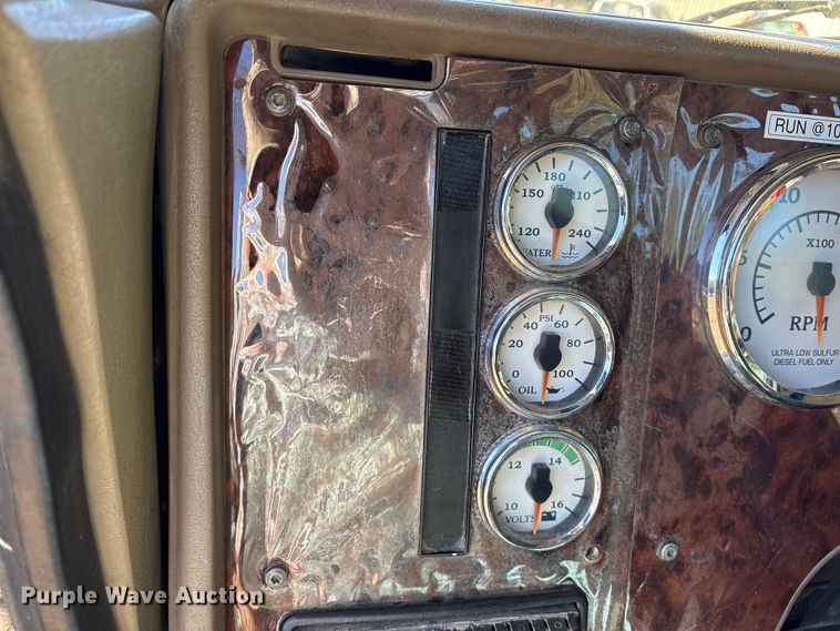 image for item ET7274 2012 International DF697 semi truck