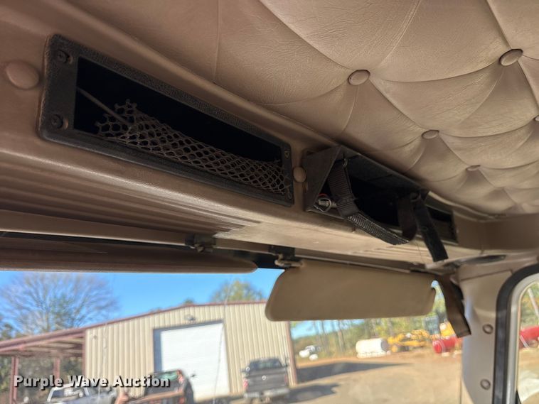 image for item ET7274 2012 International DF697 semi truck