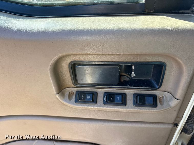 image for item ET7274 2012 International DF697 semi truck