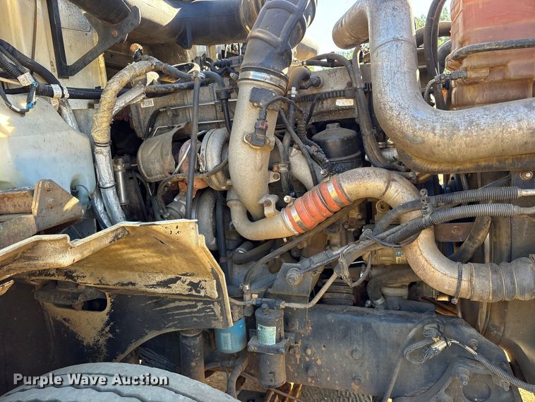 image for item ET7274 2012 International DF697 semi truck