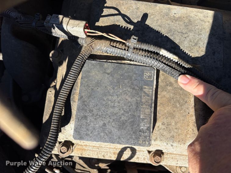 image for item ET7274 2012 International DF697 semi truck