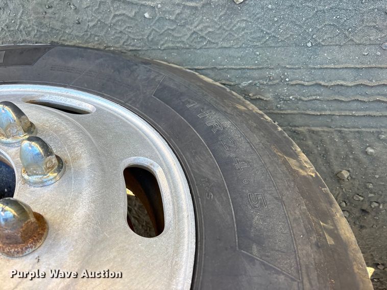 image for item ET7274 2012 International DF697 semi truck