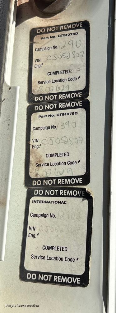 image for item ET7274 2012 International DF697 semi truck