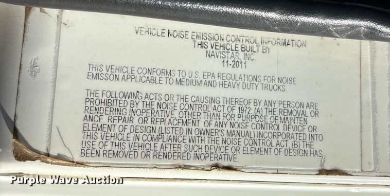 image for item ET7274 2012 International DF697 semi truck