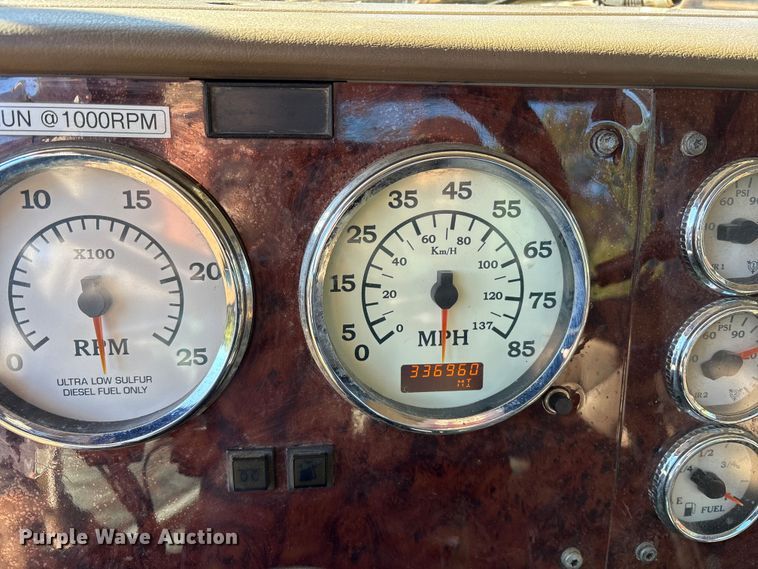 image for item ET7274 2012 International DF697 semi truck