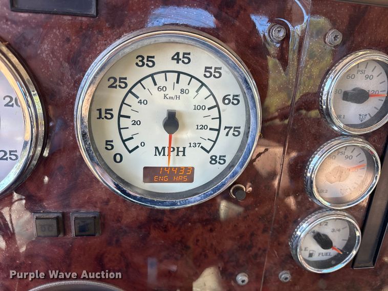 image for item ET7274 2012 International DF697 semi truck