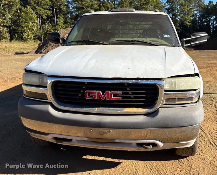 image for item ET7275 2001 GMC Sierra 3500 Ext. Cab flatbed pickup truck