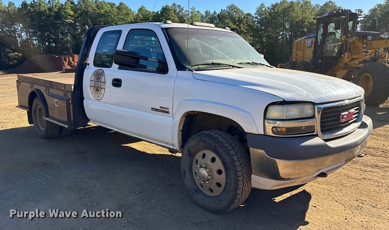 image for item ET7275 2001 GMC Sierra 3500 Ext. Cab flatbed pickup truck