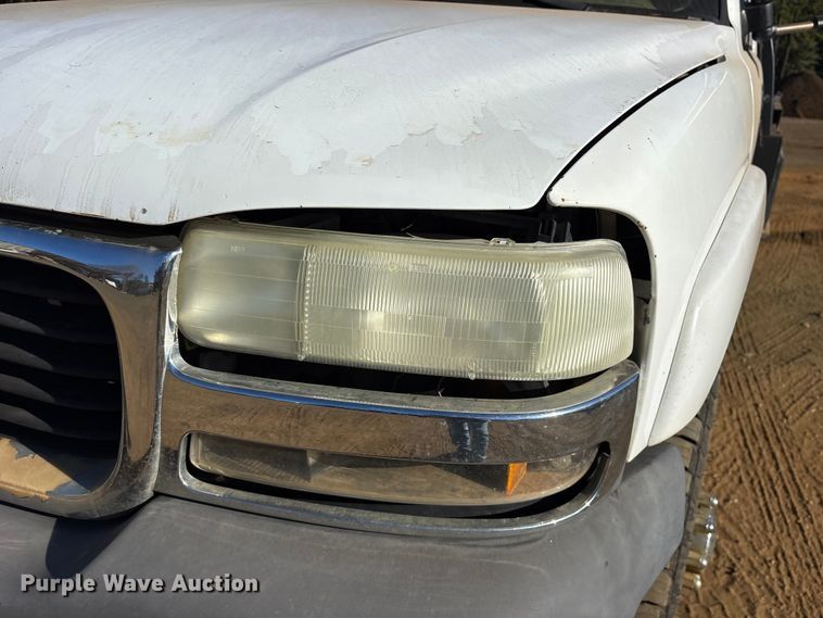 image for item ET7275 2001 GMC Sierra 3500 Ext. Cab flatbed pickup truck