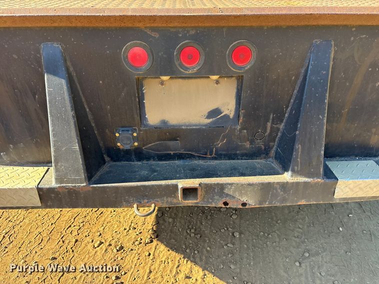 image for item ET7275 2001 GMC Sierra 3500 Ext. Cab flatbed pickup truck