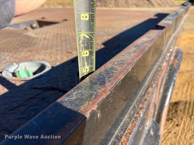 image for item ET7275 2001 GMC Sierra 3500 Ext. Cab flatbed pickup truck