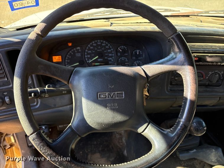 image for item ET7275 2001 GMC Sierra 3500 Ext. Cab flatbed pickup truck