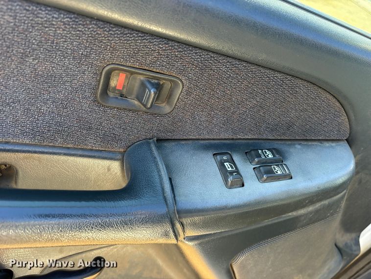 image for item ET7275 2001 GMC Sierra 3500 Ext. Cab flatbed pickup truck