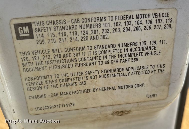 image for item ET7275 2001 GMC Sierra 3500 Ext. Cab flatbed pickup truck