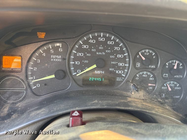 image for item ET7275 2001 GMC Sierra 3500 Ext. Cab flatbed pickup truck