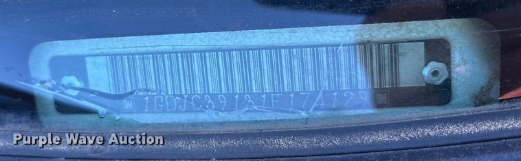 image for item ET7275 2001 GMC Sierra 3500 Ext. Cab flatbed pickup truck