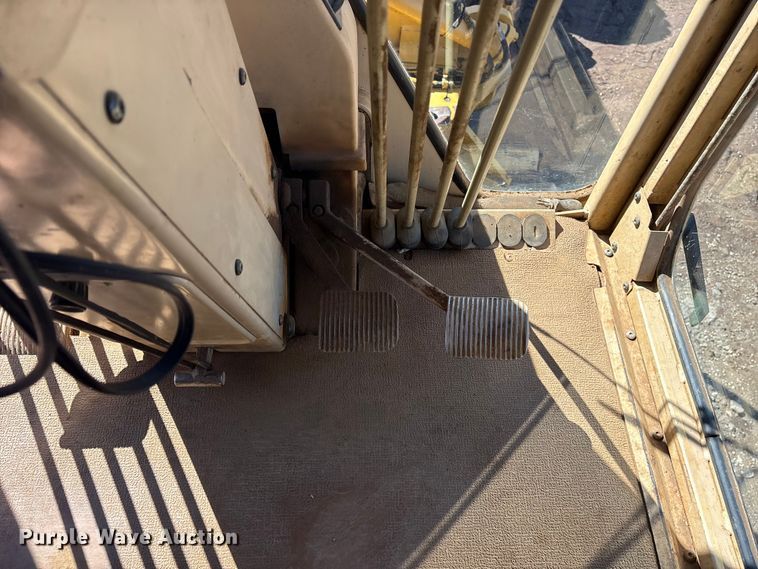 image for item ET7281 2006 Caterpillar 140H motor grader