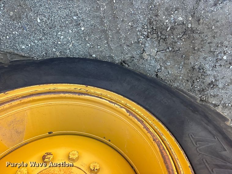 image for item ET7281 2006 Caterpillar 140H motor grader