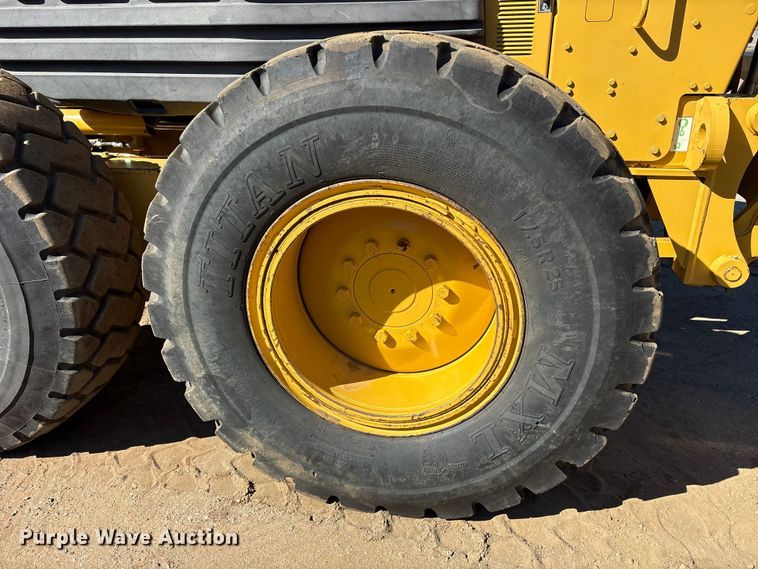 image for item ET7281 2006 Caterpillar 140H motor grader