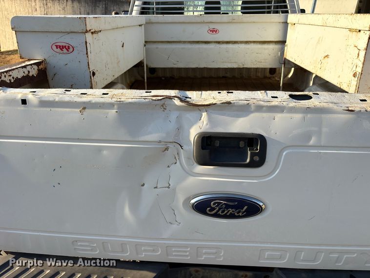 image for item ET7300 2016 Ford F250 Super Duty pickup truck