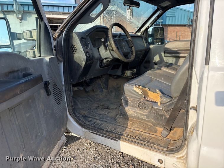 image for item ET7300 2016 Ford F250 Super Duty pickup truck