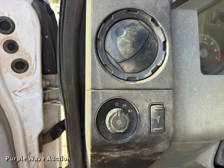 image for item ET7300 2016 Ford F250 Super Duty pickup truck